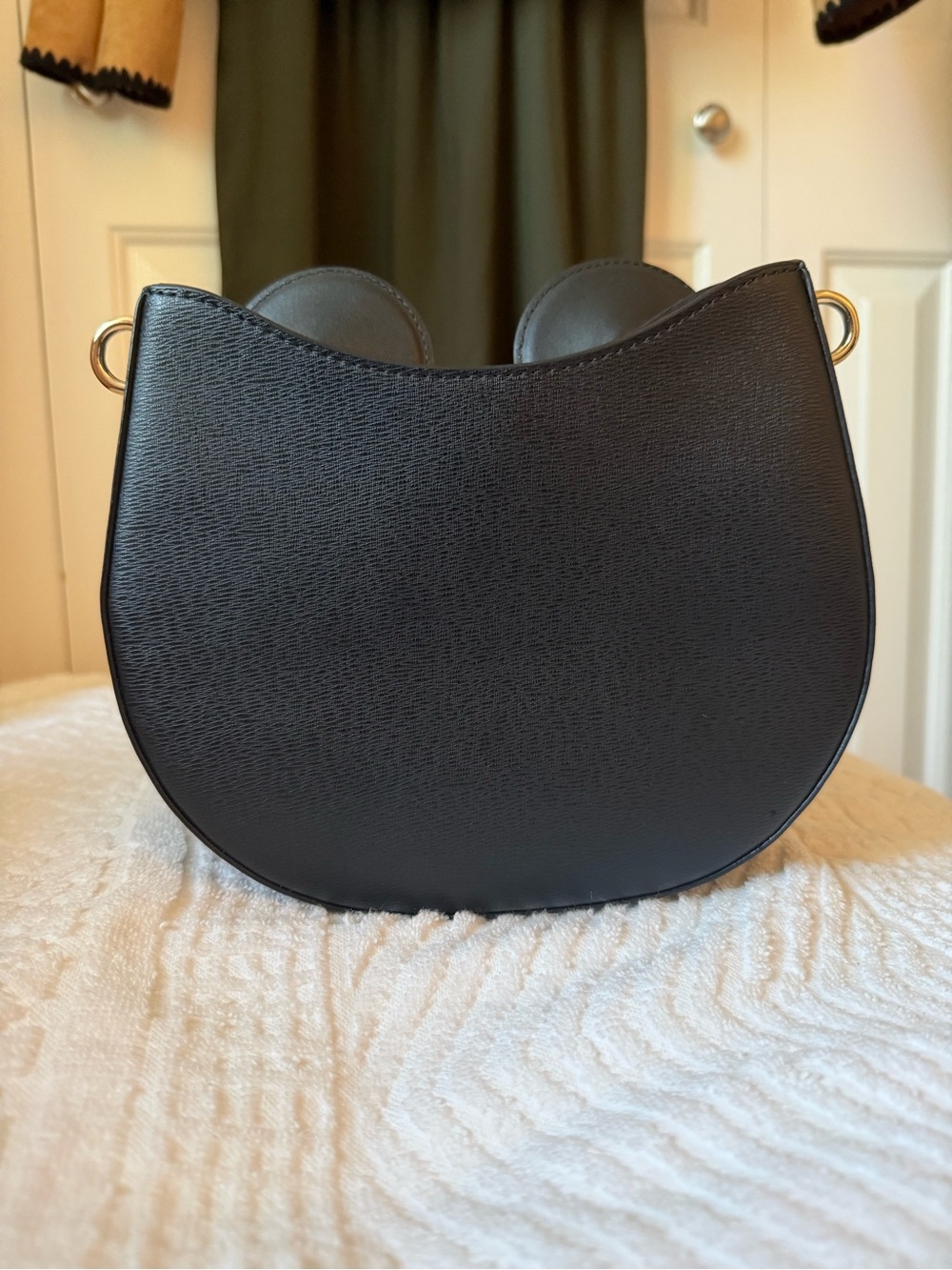 Kate Spade Disney Minnie Mouse Small Black Handbag with Red Bow. Pre- Loved - Picture 7 of 10